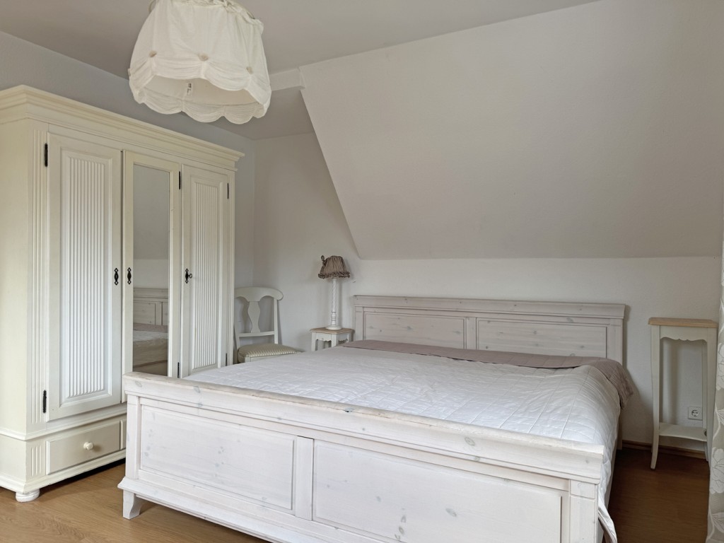 https://www.reiserimmobilien.de/wp-content/uploads/immomakler/attachments/6db1d6c4d672686edc26608d6f065c4e/2b3fa8385126440aa44456f7b7c347a6.jpeg