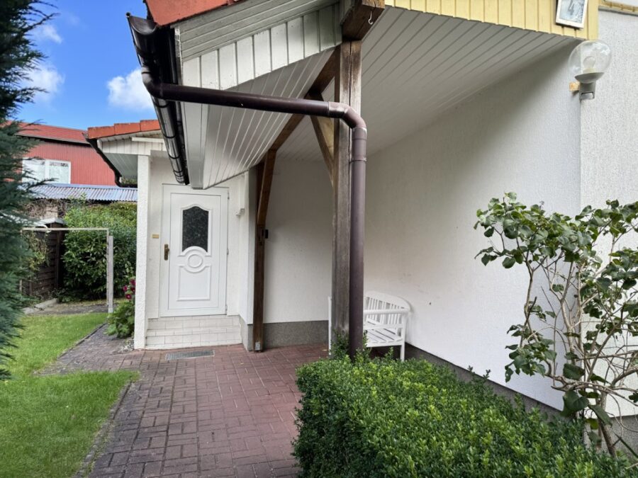 18374 Ostseeheilbad Zingst, Einfamilienhaus zum Kauf | Hausansicht 4 mit Eingang_7672 | Reiser Immobilien