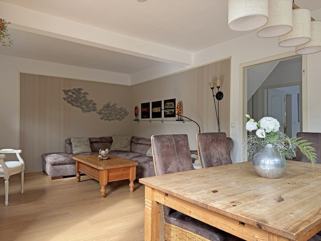https://www.reiserimmobilien.de/wp-content/uploads/immomakler/attachments/6db1d6c4d672686edc26608d6f065c4e/f288f881bf444a6da935af4b9f03087a.jpeg