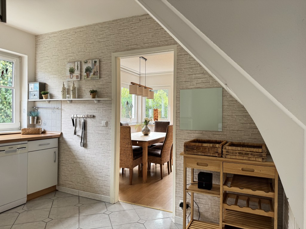 https://www.reiserimmobilien.de/wp-content/uploads/immomakler/attachments/6db1d6c4d672686edc26608d6f065c4e/fc1325df62d64a6ca743e404d1c2f85f.jpg