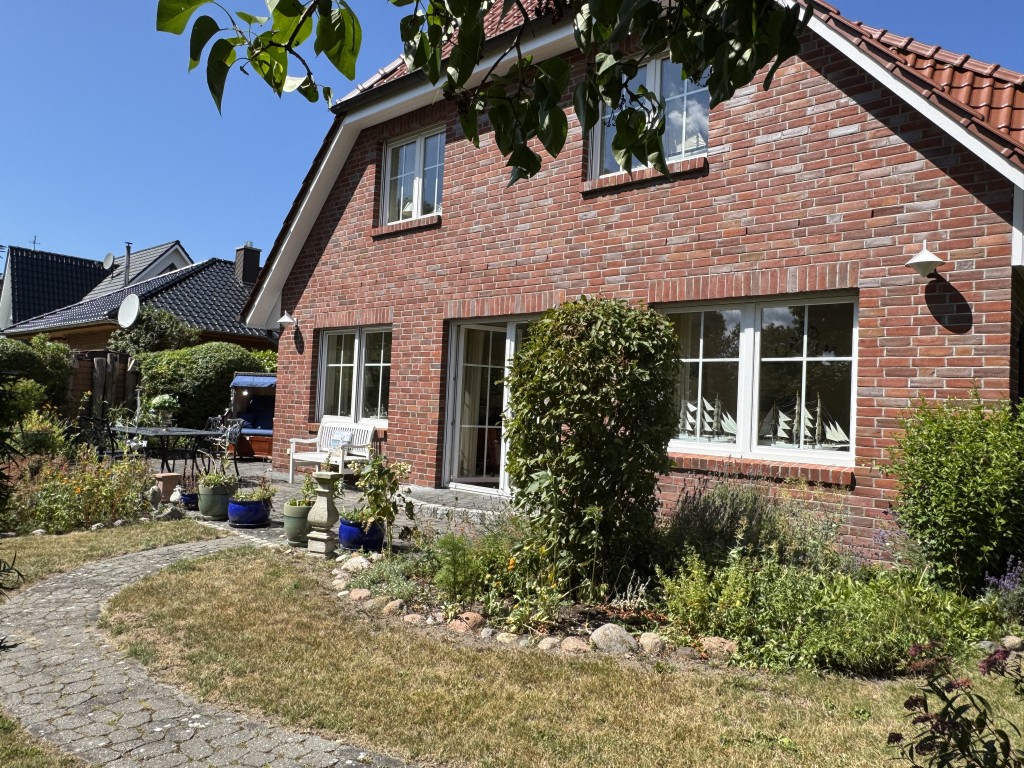 https://www.reiserimmobilien.de/wp-content/uploads/immomakler/attachments/89a10f38240f4b6976d2d93d2b69562a/27d6c27ba511422295f58157fca35d9c.jpg