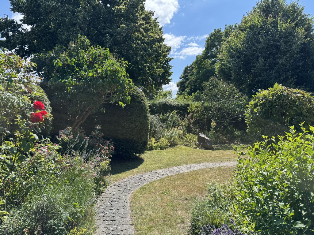 https://www.reiserimmobilien.de/wp-content/uploads/immomakler/attachments/89a10f38240f4b6976d2d93d2b69562a/a5dc155fe0964db0939e26032312692d.jpg