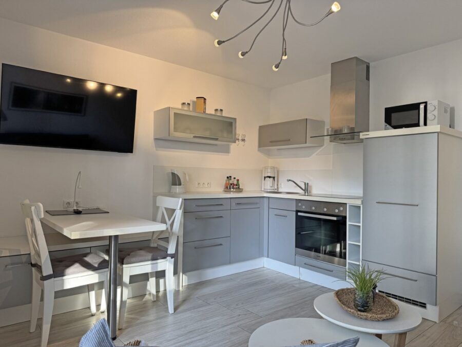 18374 Ostseeheilbad Zingst, Ferienwohnung zum Kauf | Küchen-Essbereich | Reiser Immobilien
